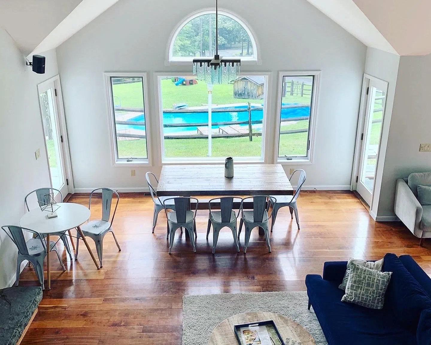 23 Laura Ln — Photo 1