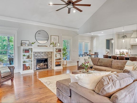 5th image of 119 W Edgefield Dr