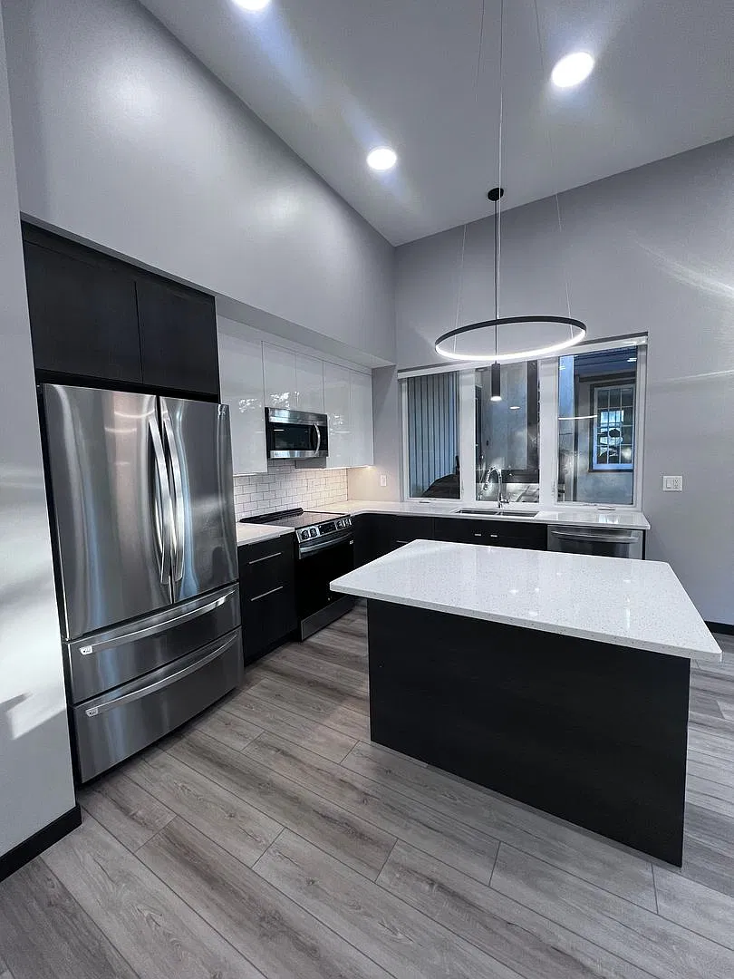 4005 Robinson Street — Photo 4