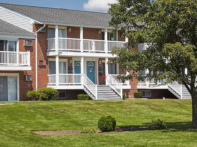 Brittany Springs Apartments — Photo 3