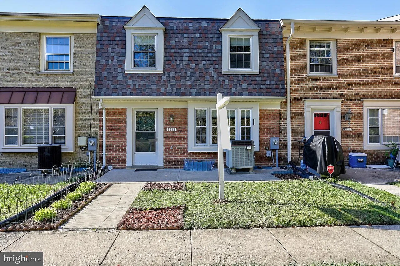 2 bed, 1050 sqft, $2,100 — Photo 1