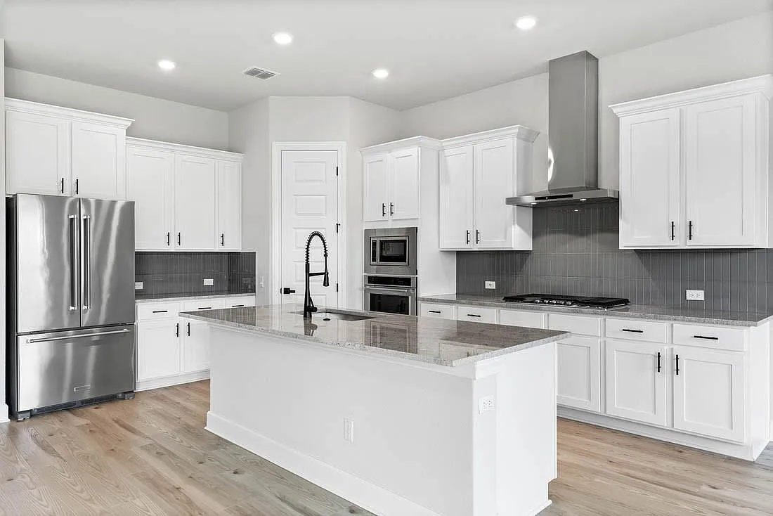 4 bed, 2.0 bath, 1896 sqft, $3,565 — Photo 3