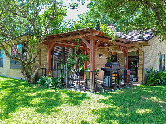 2nd image of 3422 Country Club Dr