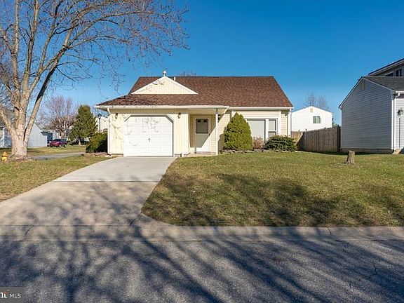 3rd image of 211 Skeet Cir W
