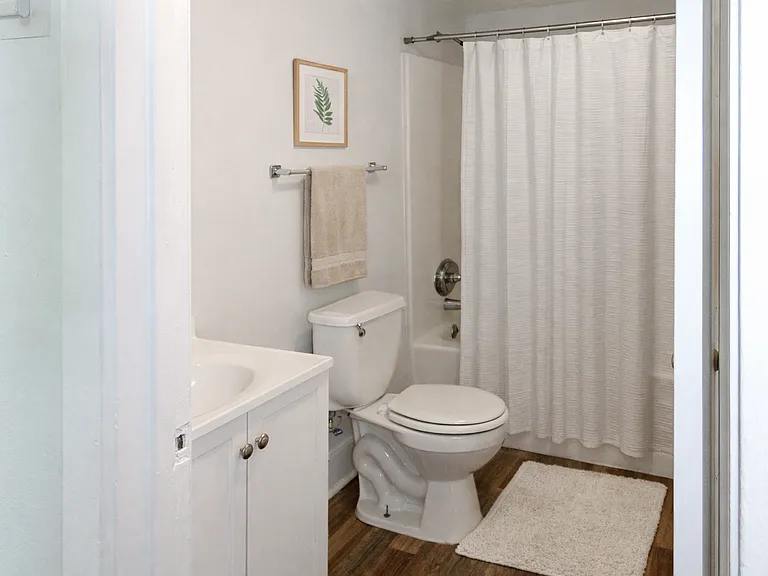 Rainview Apartments — Photo 21