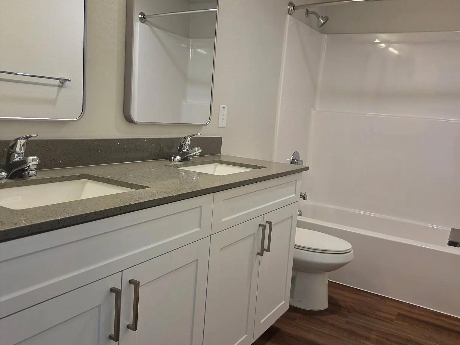 2 bed, 860 sqft, $1,375 — Photo 3