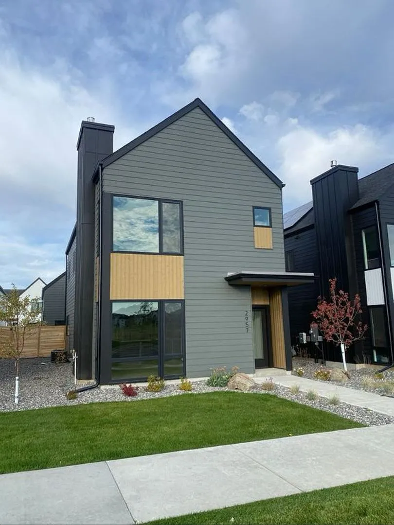 3 Bedrooms 2 1/2 Bathrooms - Where Mountains meet you at upscale living! — Photo 3