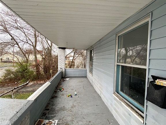 4th image of 11805 Farringdon Ave