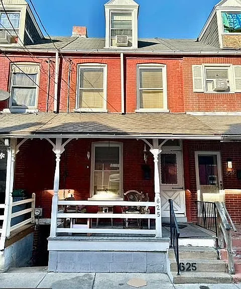 625 Lake St — Photo 1