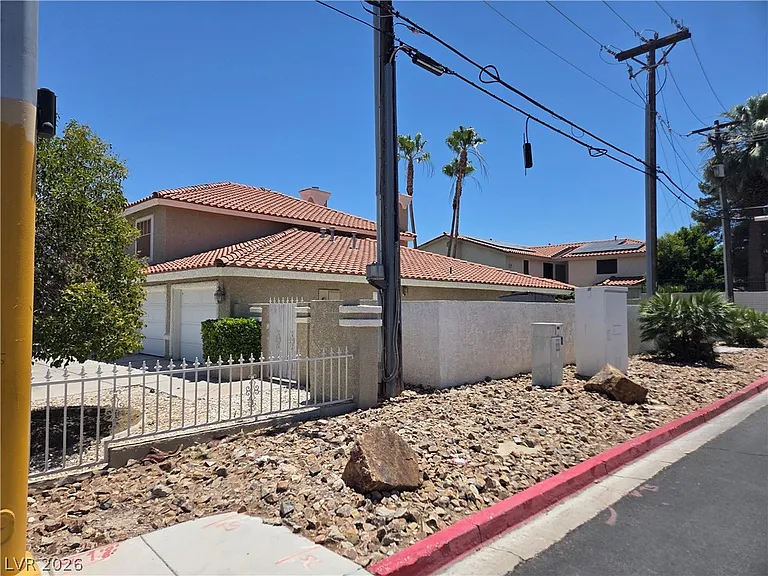 3013 W Oakey Blvd — Photo 6
