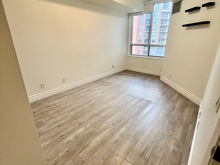 78 Harrison Garden Blvd #914 — Photo 6