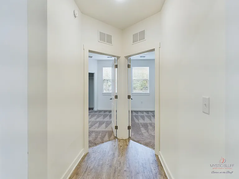 Mystic Bluff Apartments — Photo 44