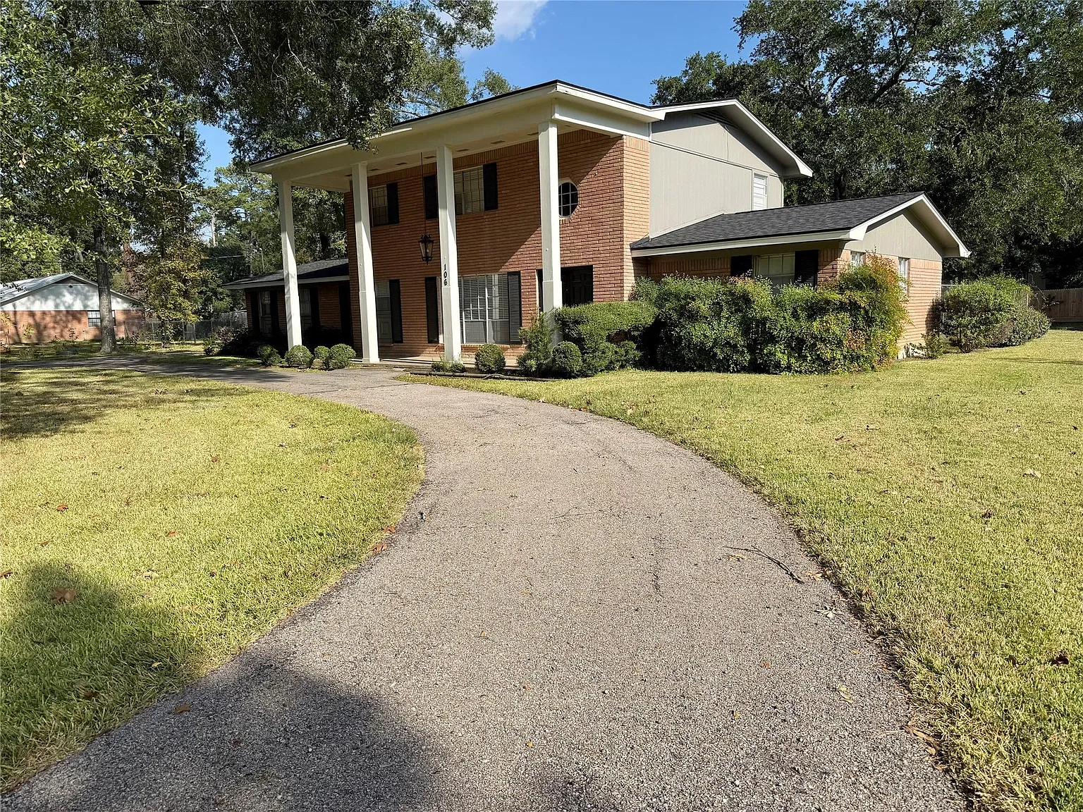 4 bed, 2.5 bath, 2254 sqft, $2,300 — Photo 1