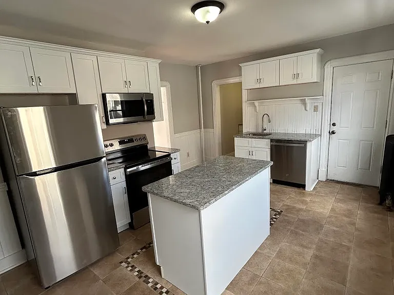 14 Park Pl — Photo 3