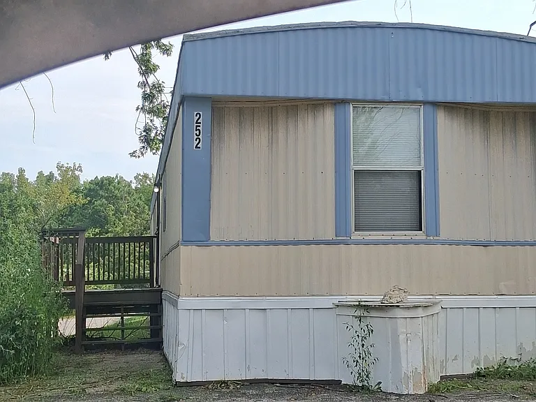 252 Golden Crst — Photo 15