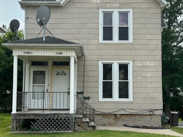 1108 S Carroll Ave, Freeport, IL 61032
