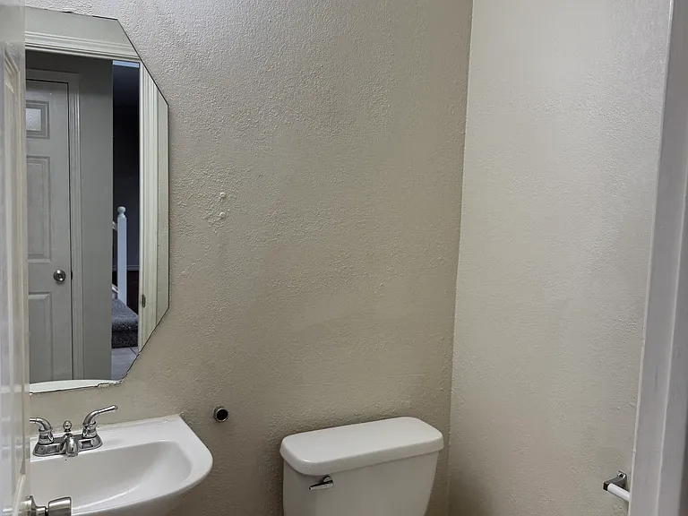 3704 Racquet Ct — Photo 10