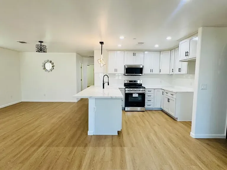 801 S Oleander Ave — Photo 18