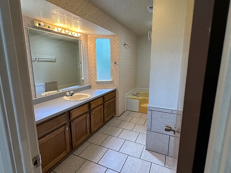 2705 Cypress Ln — Photo 12