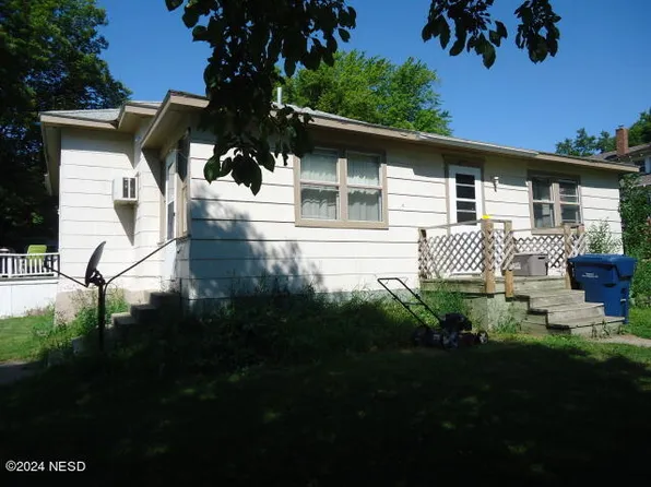 305 N Park St, Watertown, SD 57201