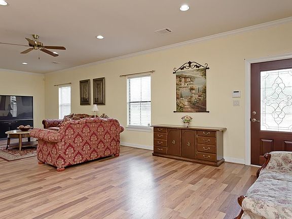 4th image of 4632 Pecan Grv