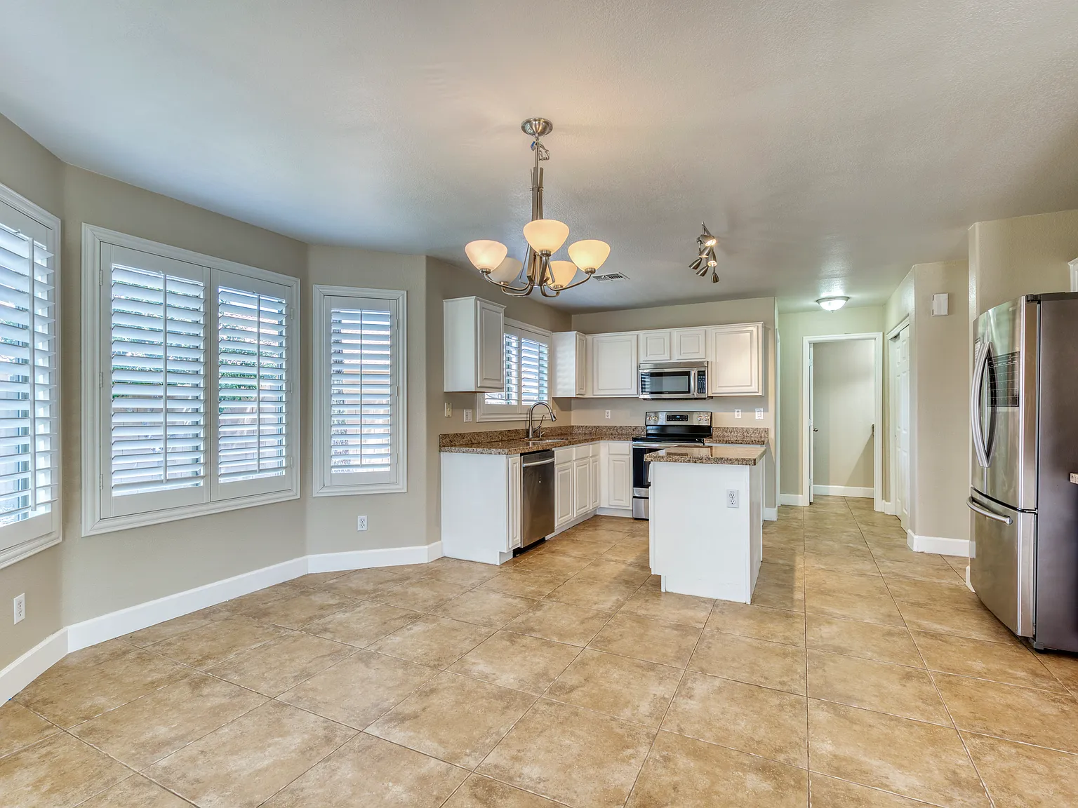 5 bed, 2.5 bath, 2030 sqft, $2,799 — Photo 2
