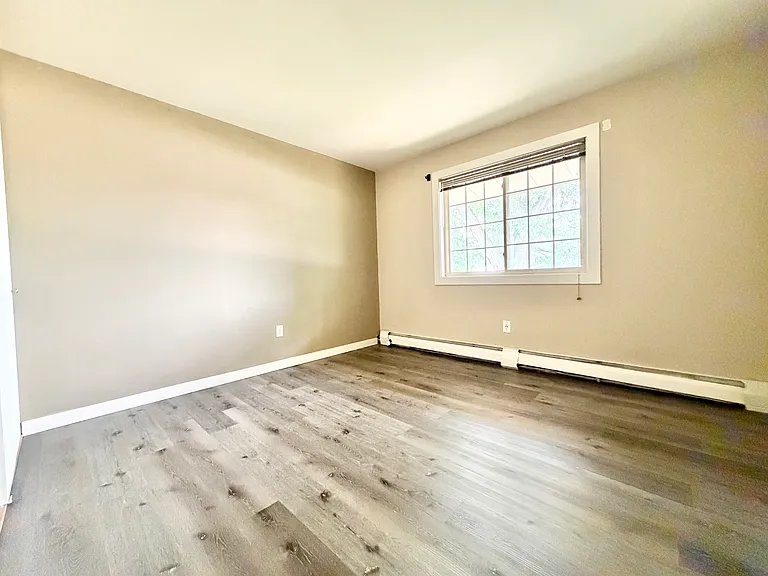 Middleton Commons — Photo 37