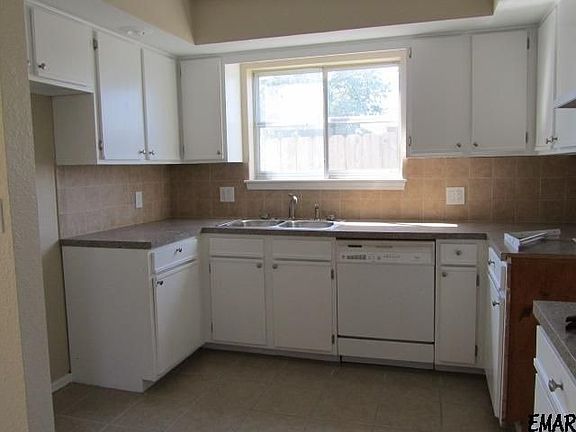 3rd image of 2209 E Ash Ave
