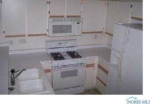 4th image of 2625 W Village Dr