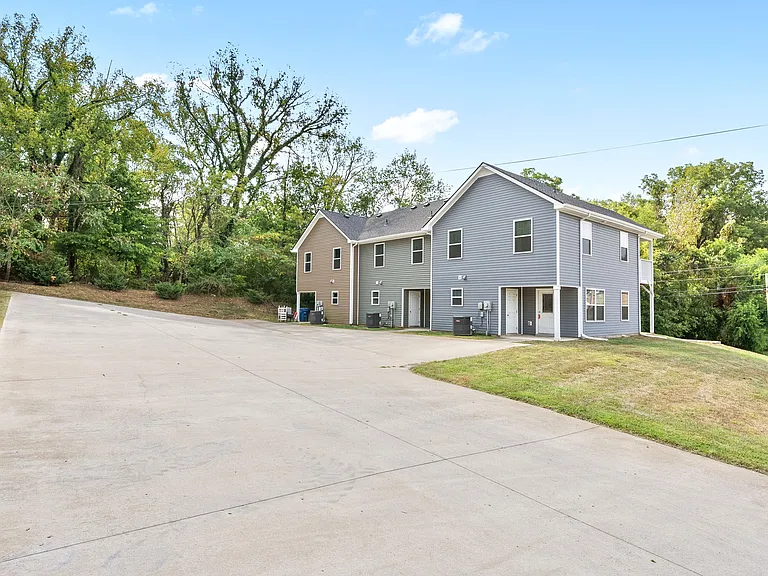 1103 Commerce St — Photo 18