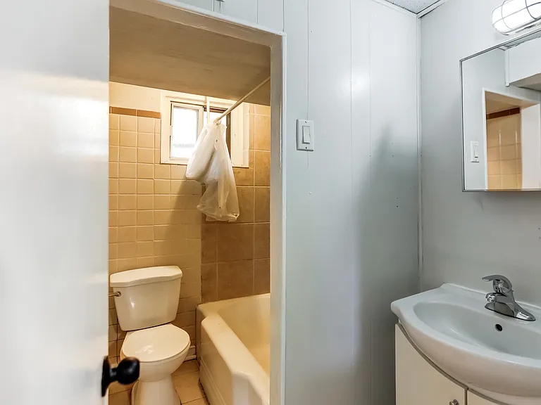 2563 Kingston Rd #BASEMENT — Photo 12