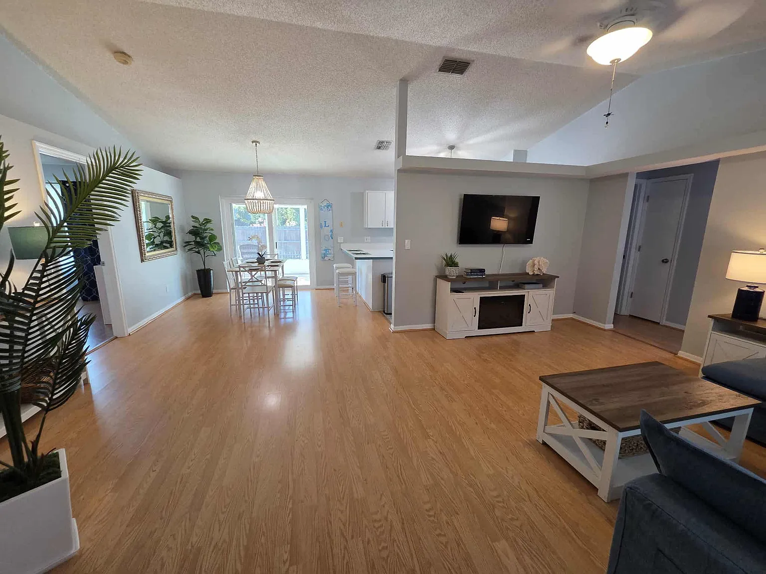 3 bed, 1206 sqft, $2,800 — Photo 1