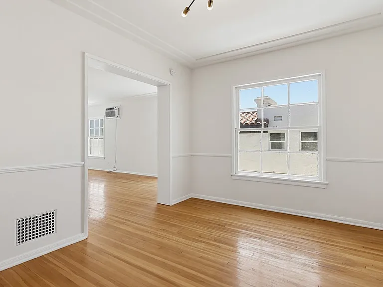 455 N Hayworth Ave — Photo 16