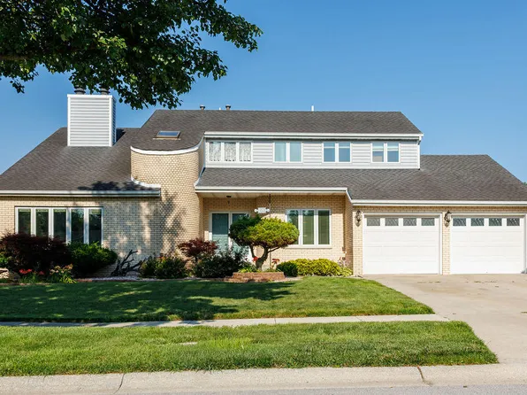 720 Wirtz Rd, Crown Point, IN 46307