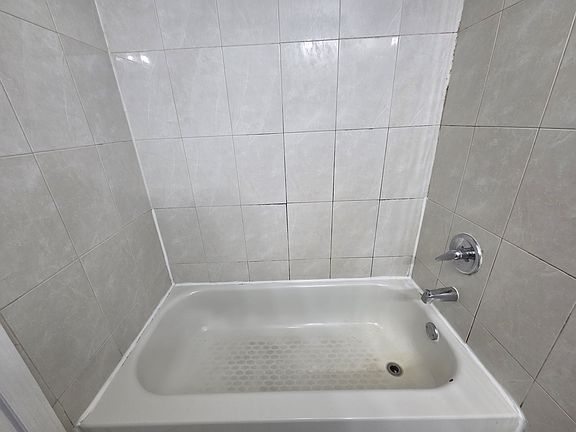2nd image of 565 Bergen St #3