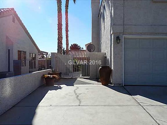 3rd image of 9617 N Kinlock Ct