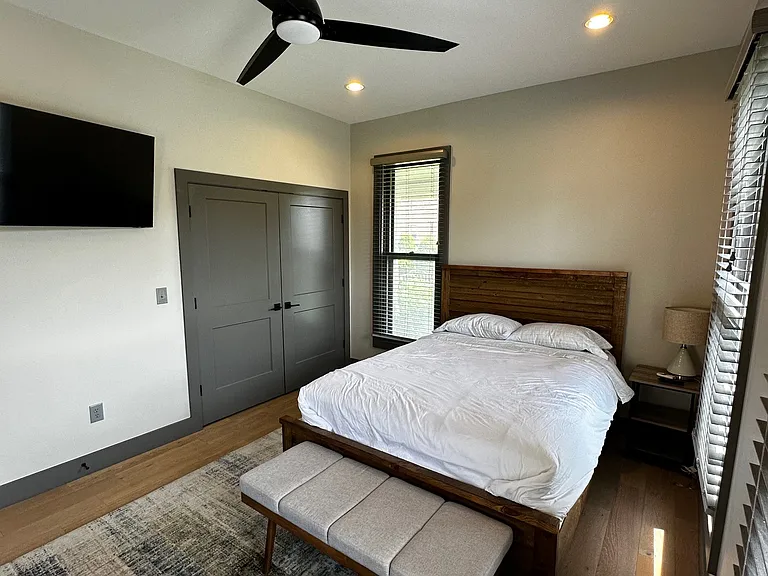 527 N. College Ave — Photo 9