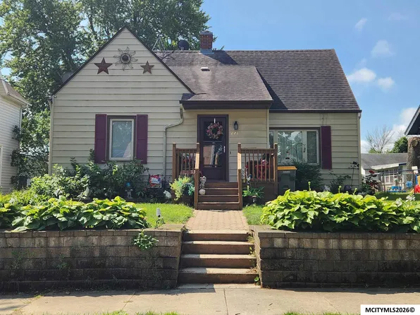 221 14th St SE, Mason City, IA 50401