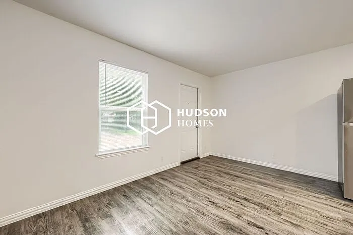 2618 Dahlgreen Ave — Photo 6