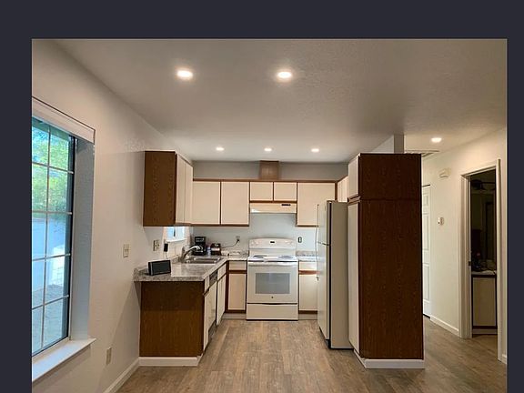 2nd image of 430 E Adams St #434