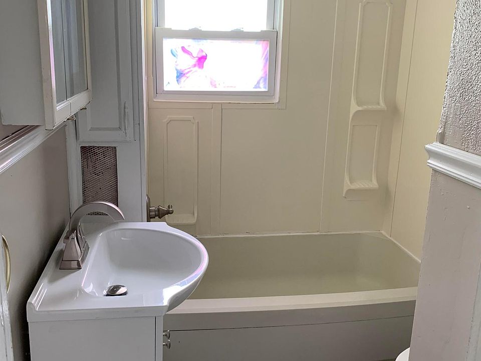 2nd image of 613B Mill St