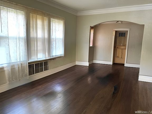 4th image of 15111 Ashland Ave