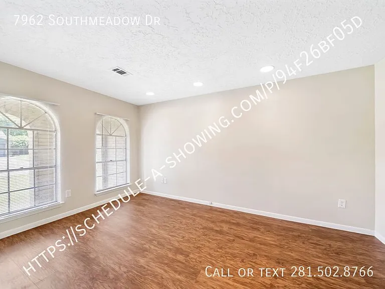 7962 Southmeadow Dr — Photo 3