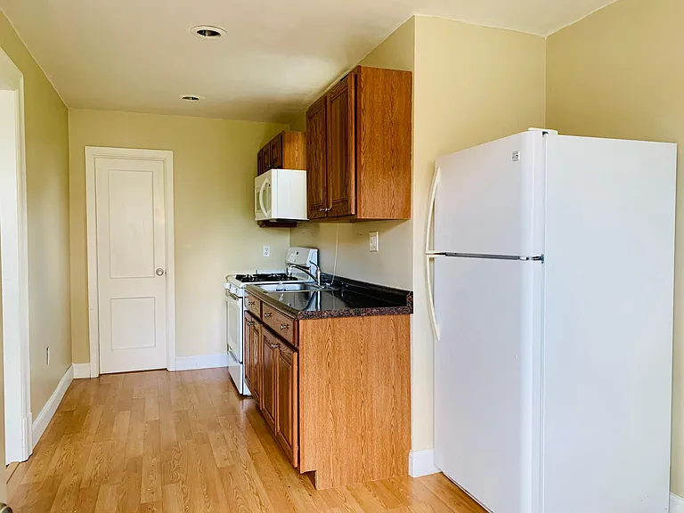 22 Stanford Ave — Photo 6