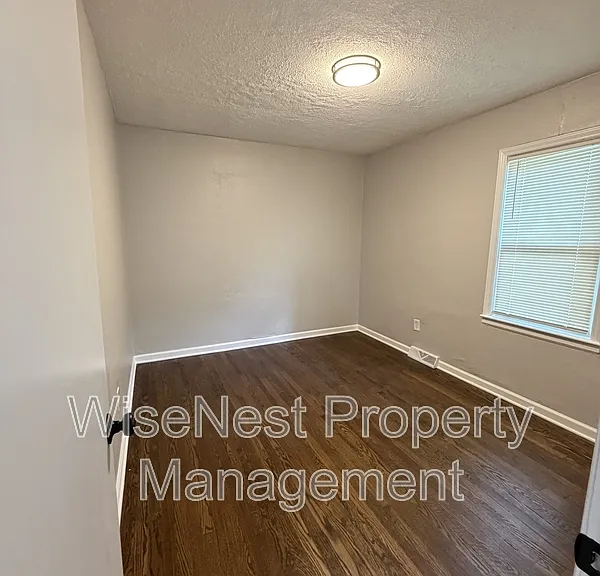 2725 N 47th Ter — Photo 18
