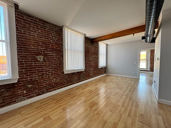 3rd image of 509 Delaware St APT 401