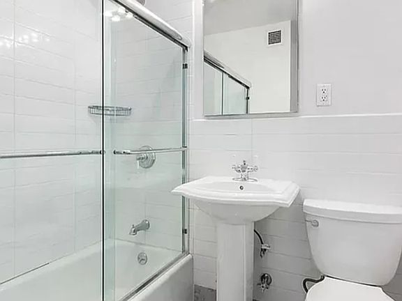 3rd image of 150 W 47th St APT 2D