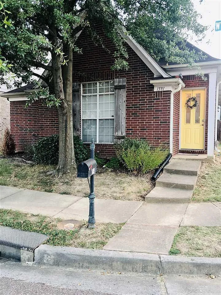 3 bed, 2.5 bath, 1500 sqft, $1,595 — Photo 1