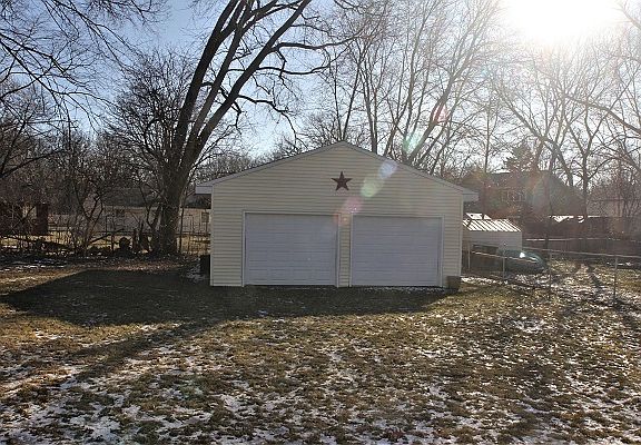 3rd image of 16139 W Arlington Dr