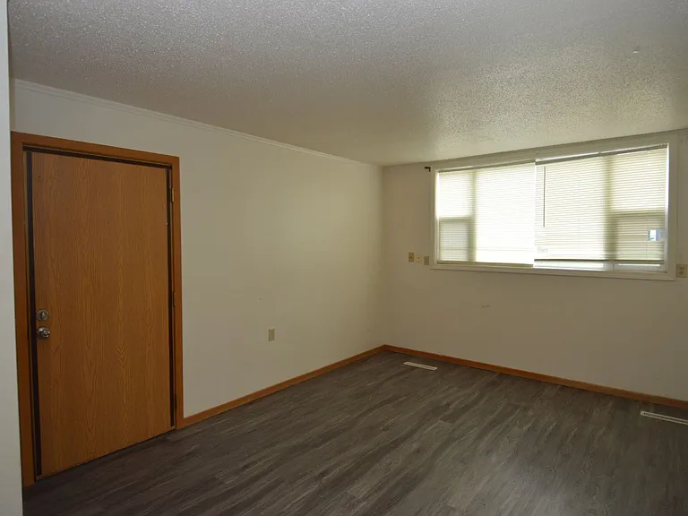 Goelzer-1114 Park Dr. — Photo 2